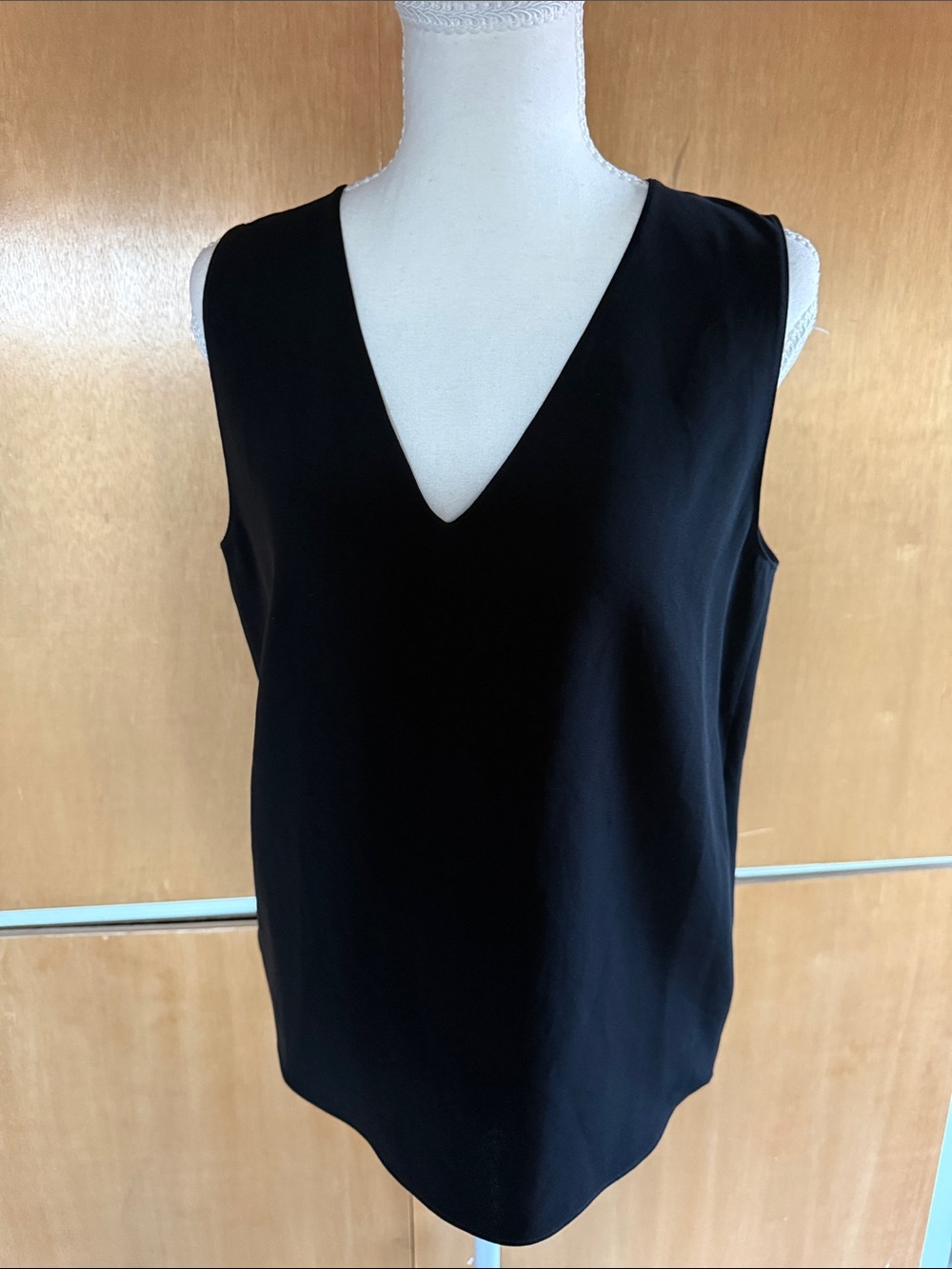 Aritzia Black V-Neck Sleeveless Camisole